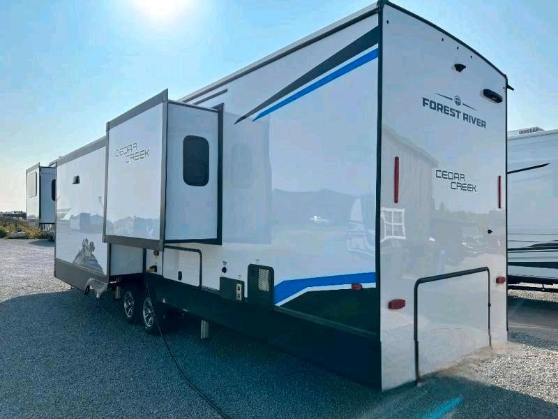 Trailer Forest River Cedar Creek