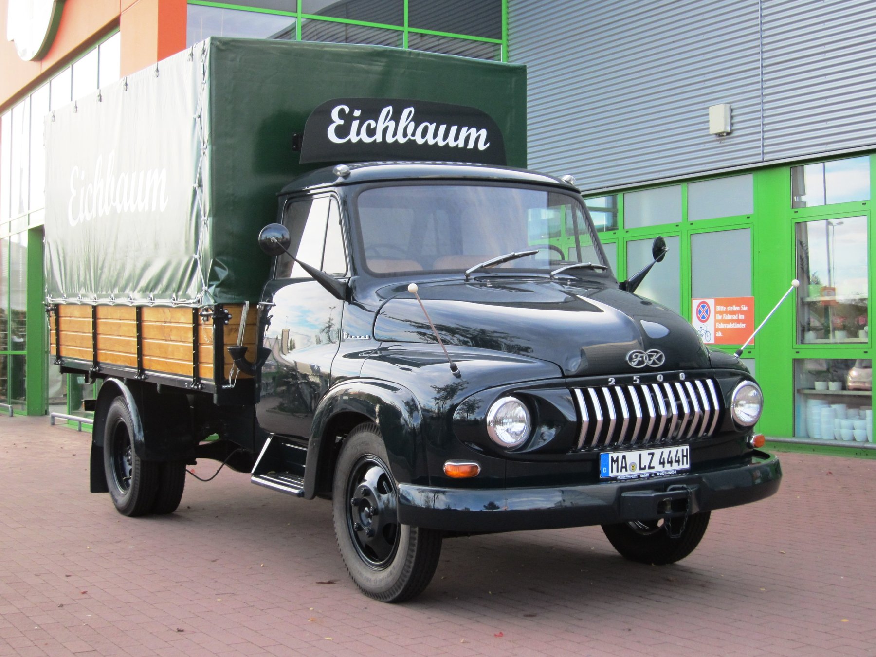 Truck Ford FK 2500