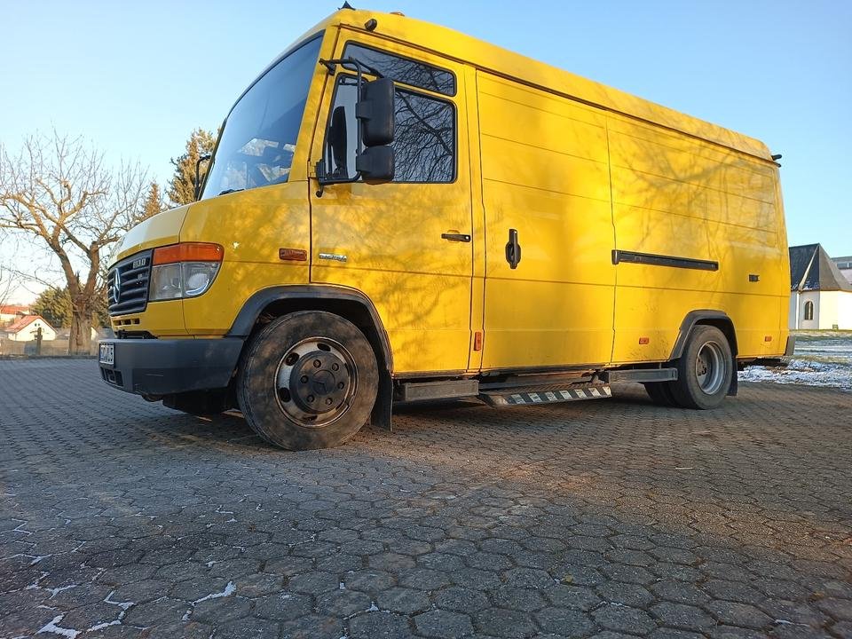 Truck Mercedes Benz ATEGO 813