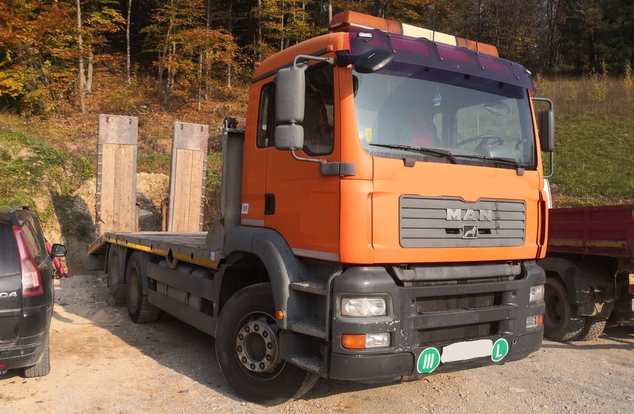 Truck Sisu E11M K-AA-6X2/585+135