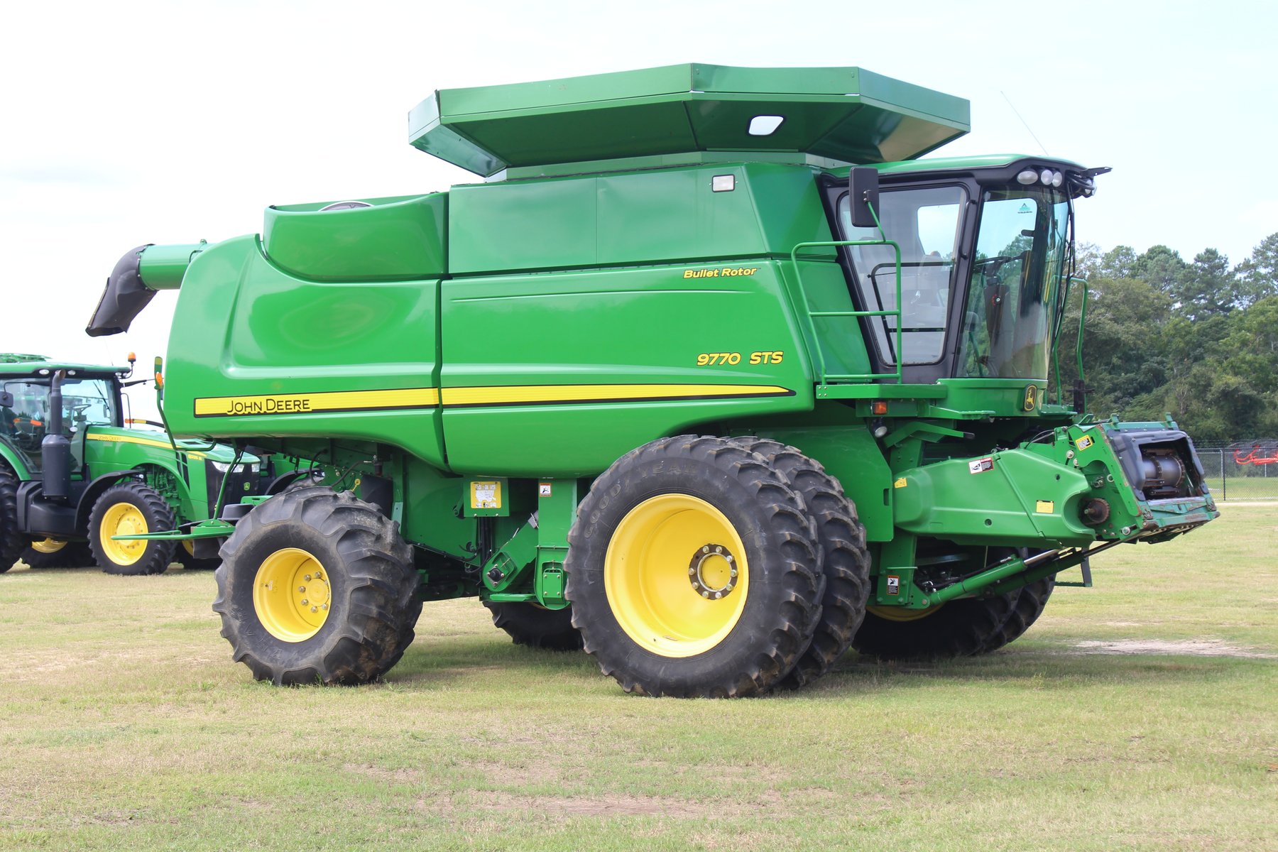 John Deere SALOON