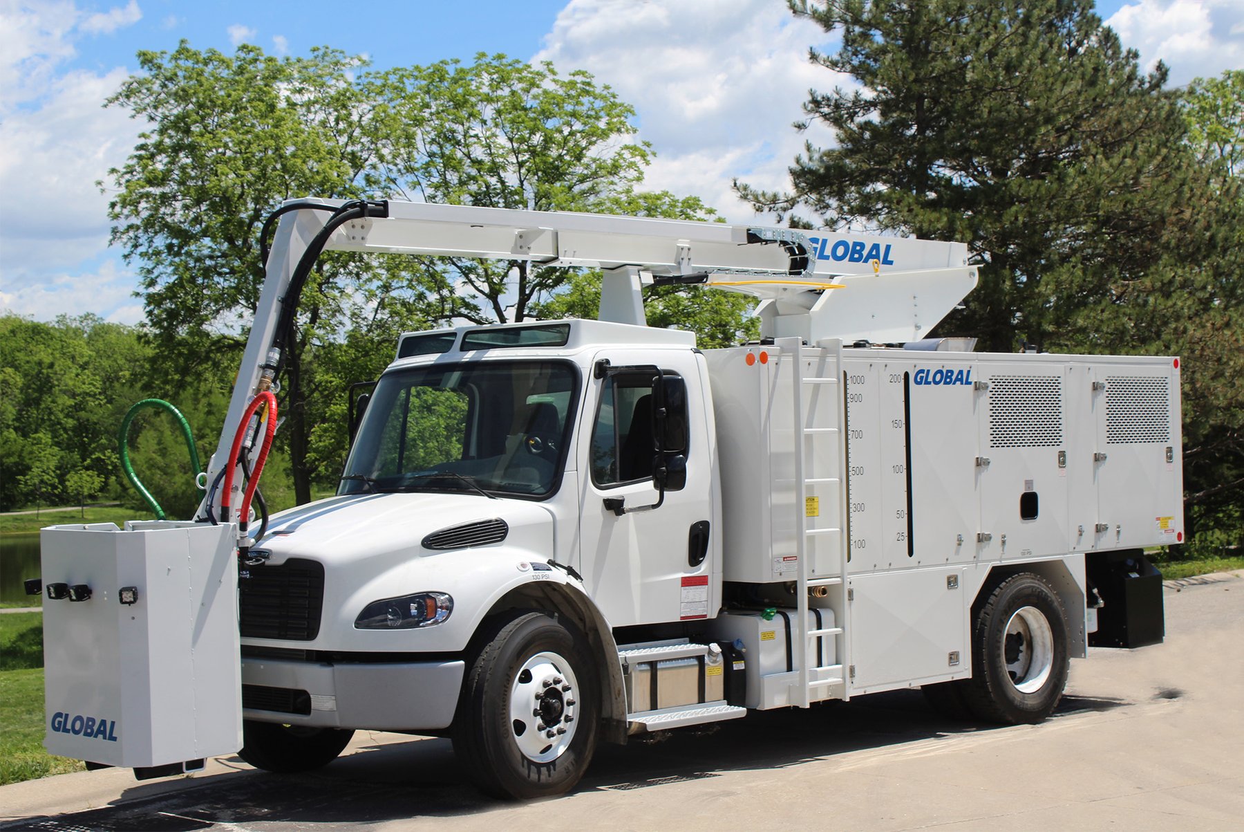 Airport equipment Global Ground Support 1000 gallon water truck