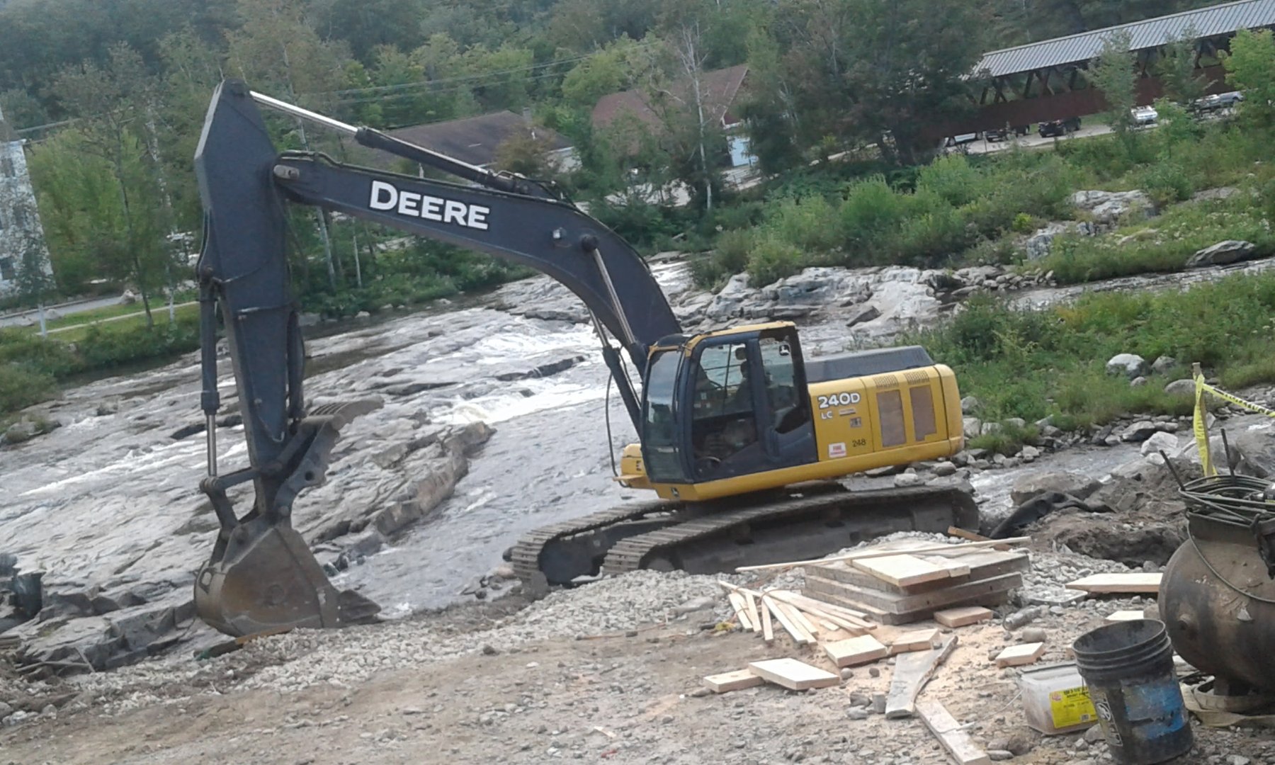 John Deere 240D LC