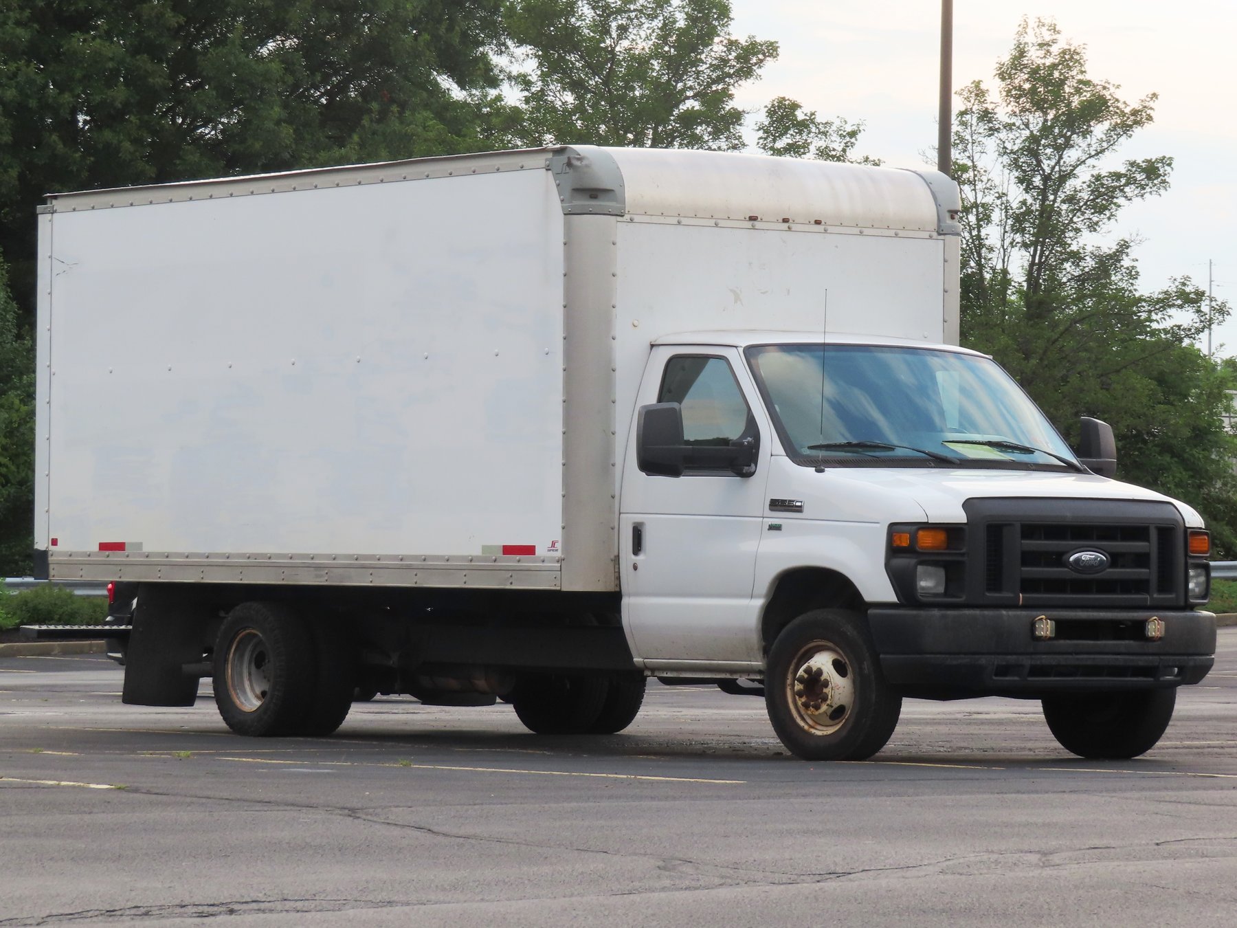 Ford E- 350