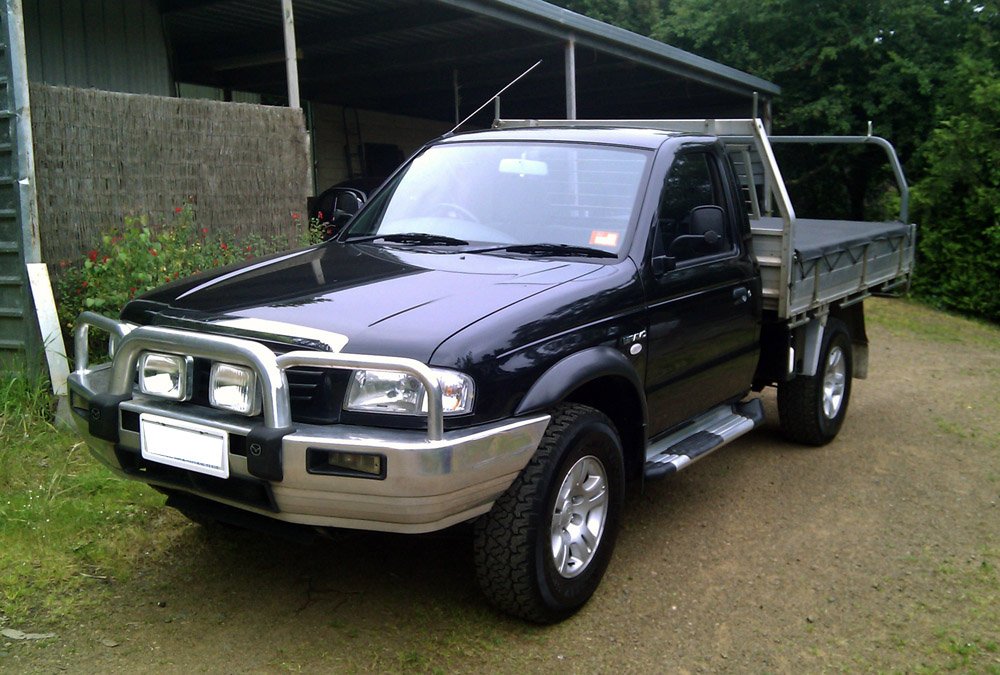 Van Mazda B2600