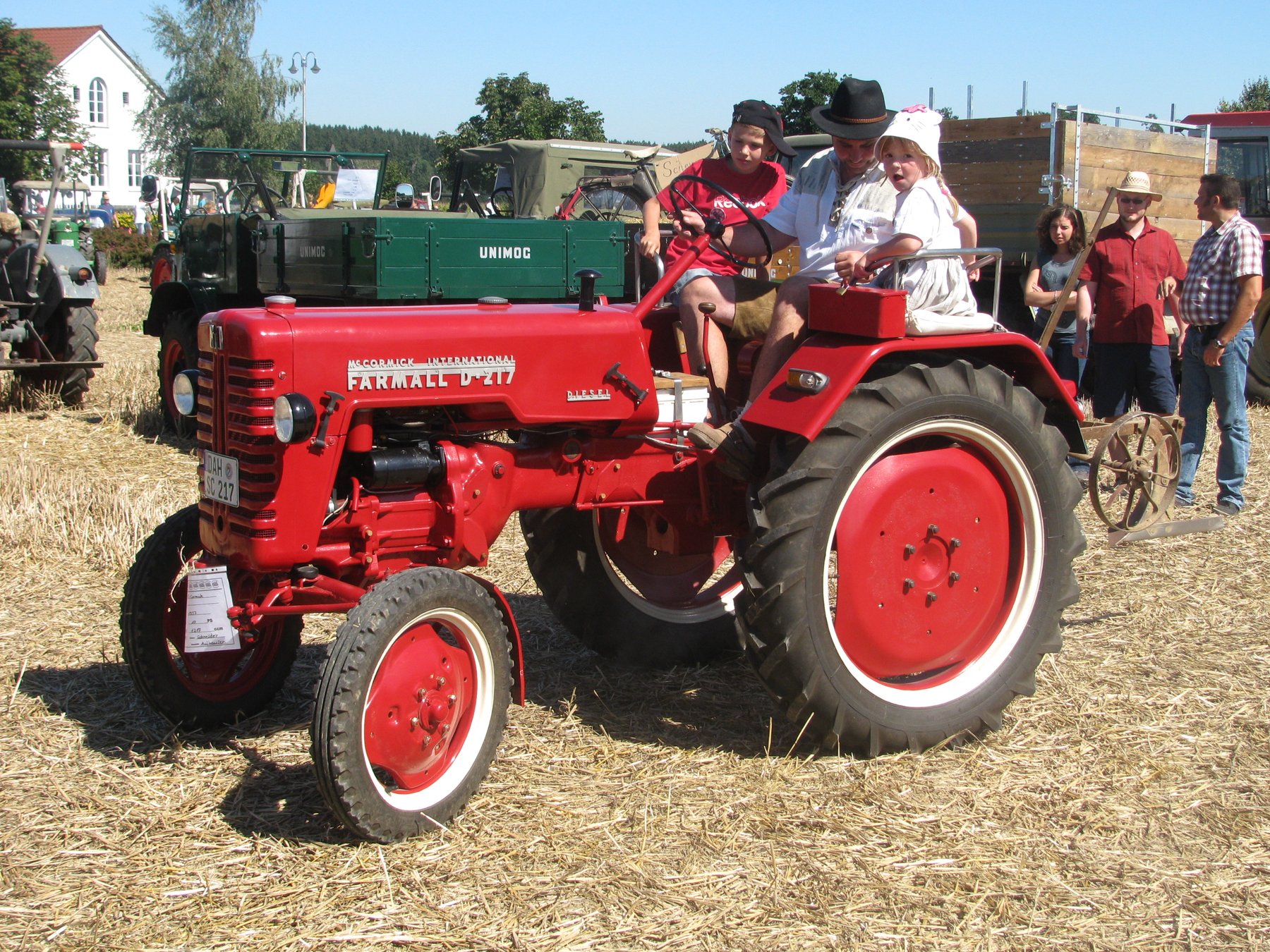 Tractor McCormick D 217 Farmall