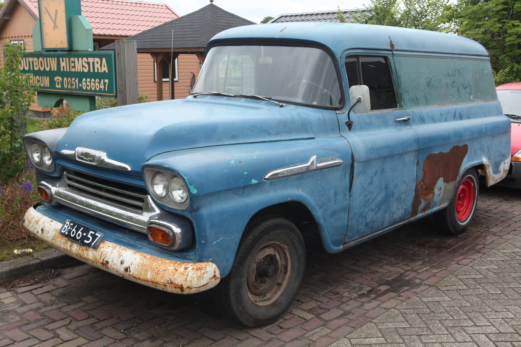 Chevrolet APACHE PANEL VAN 31
