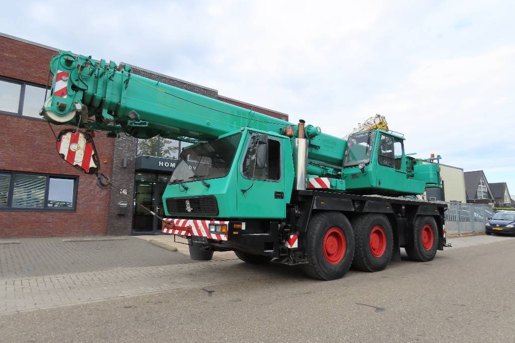 Mobile & rough terrain cranes Grove GMK3050