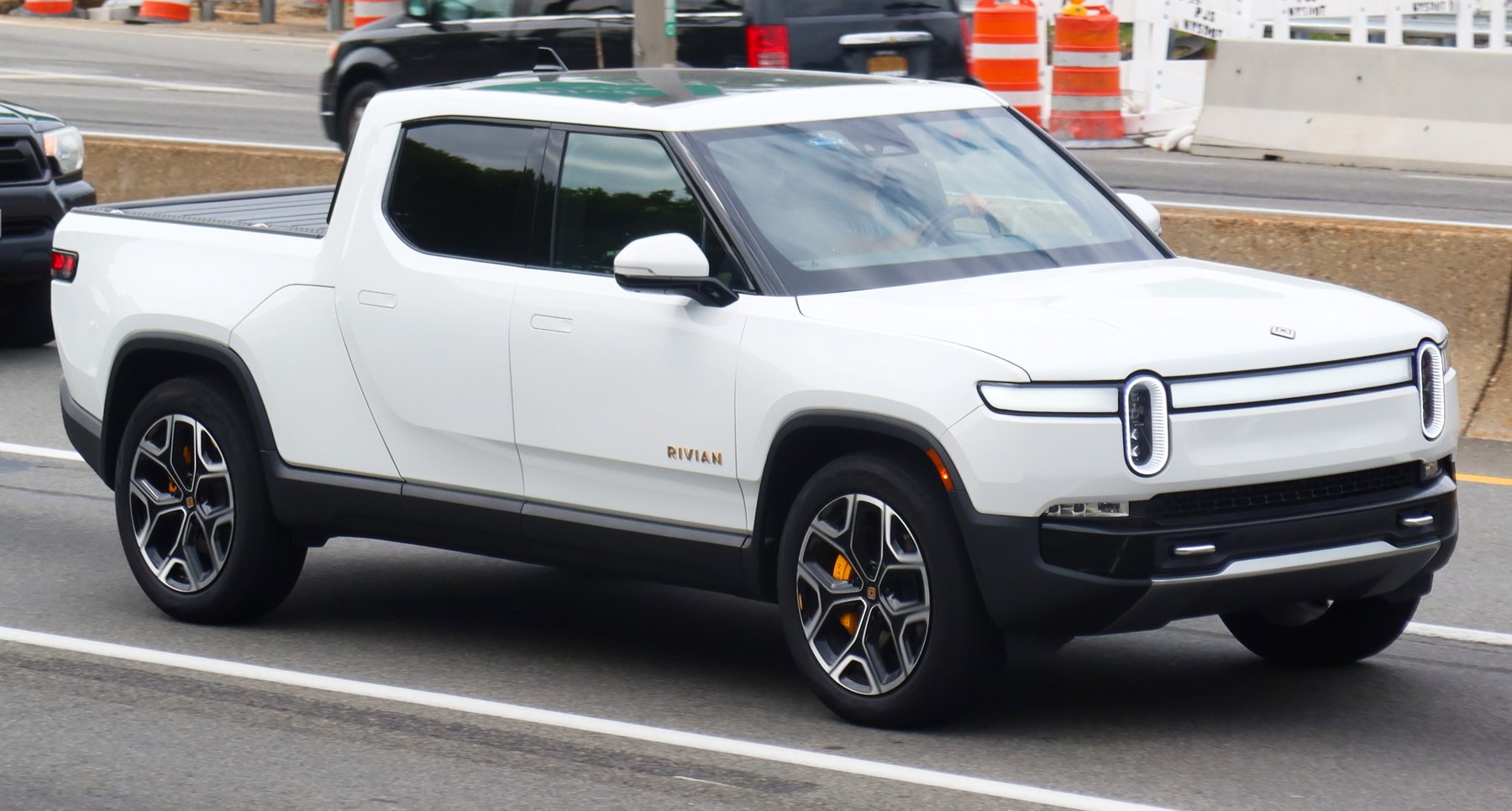 Van Rivian R1T0