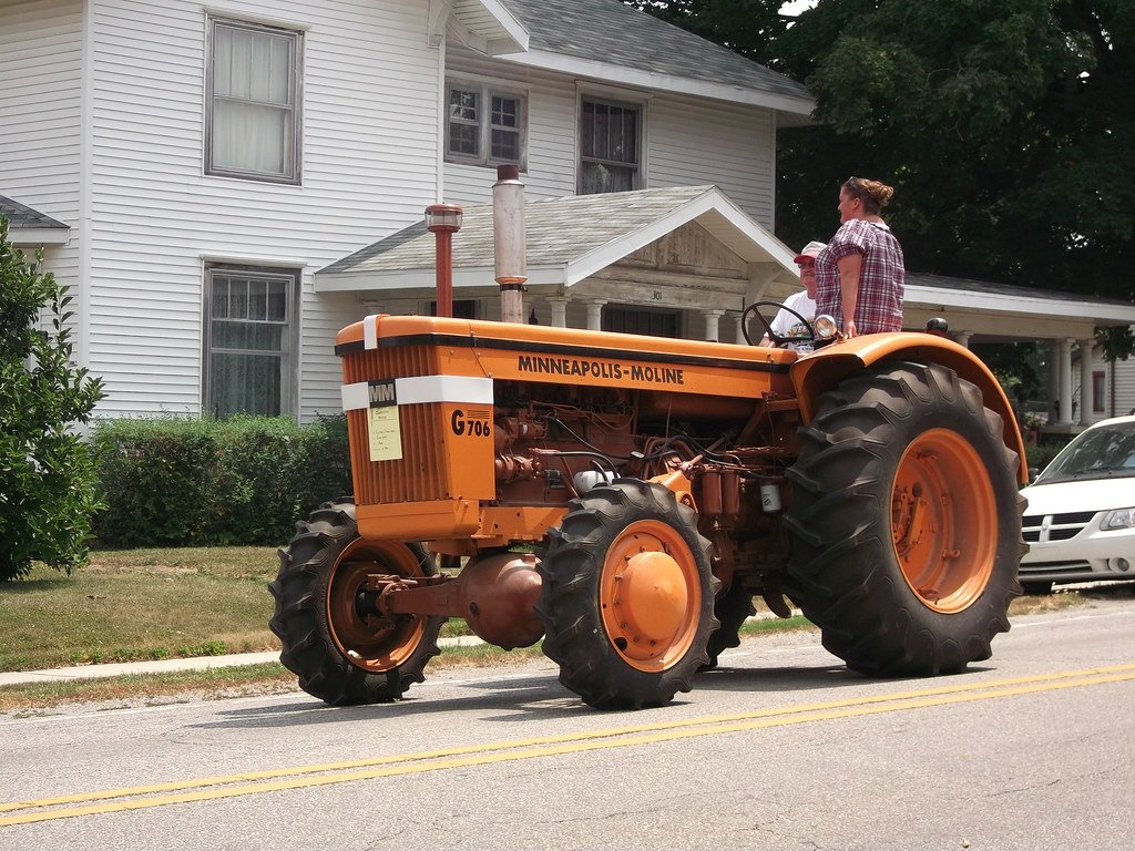 Tractor Minneapolis Moline G-706