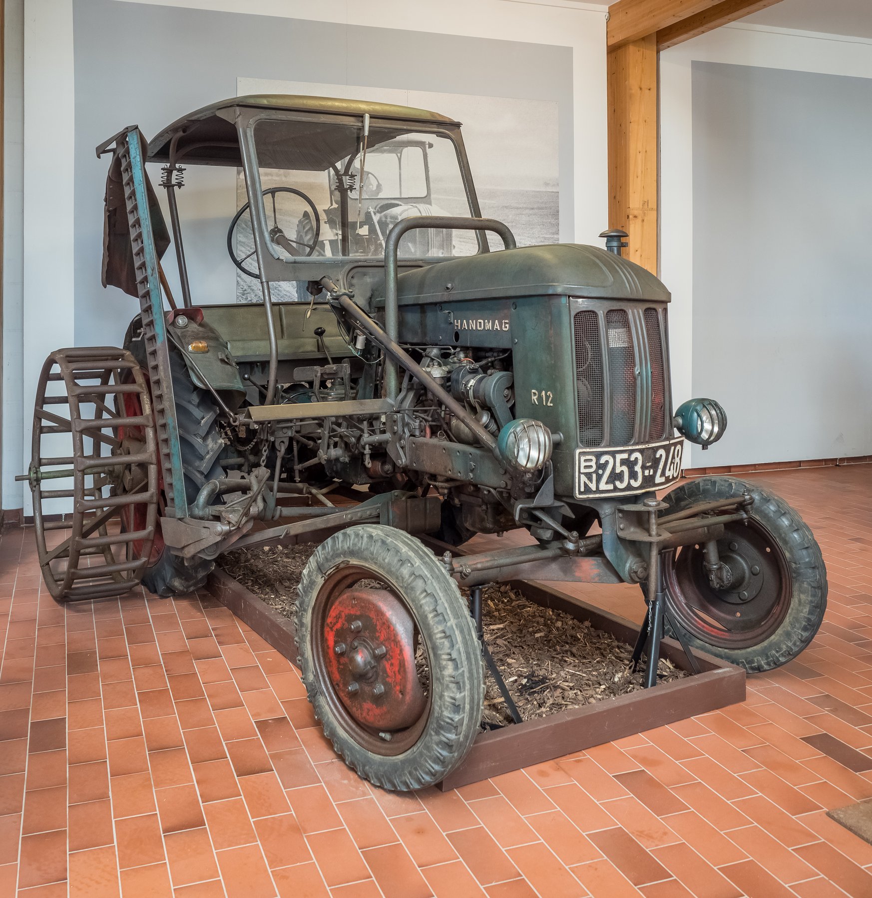 Tractor Hanomag R12