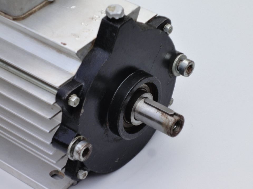 Electric motor Qin Wei Electric MCE-100-2P