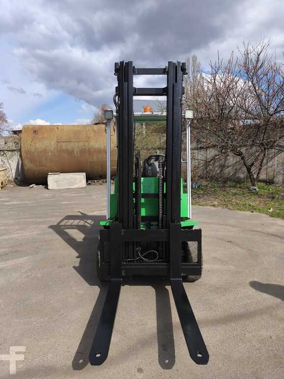 Treibgasstapler Cesab Drago HN300