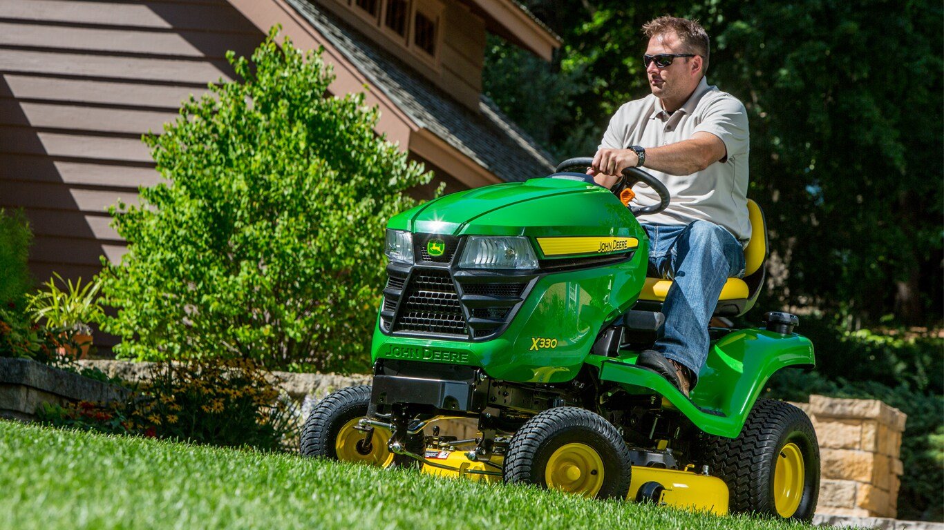 Ride-on mowers John Deere X300