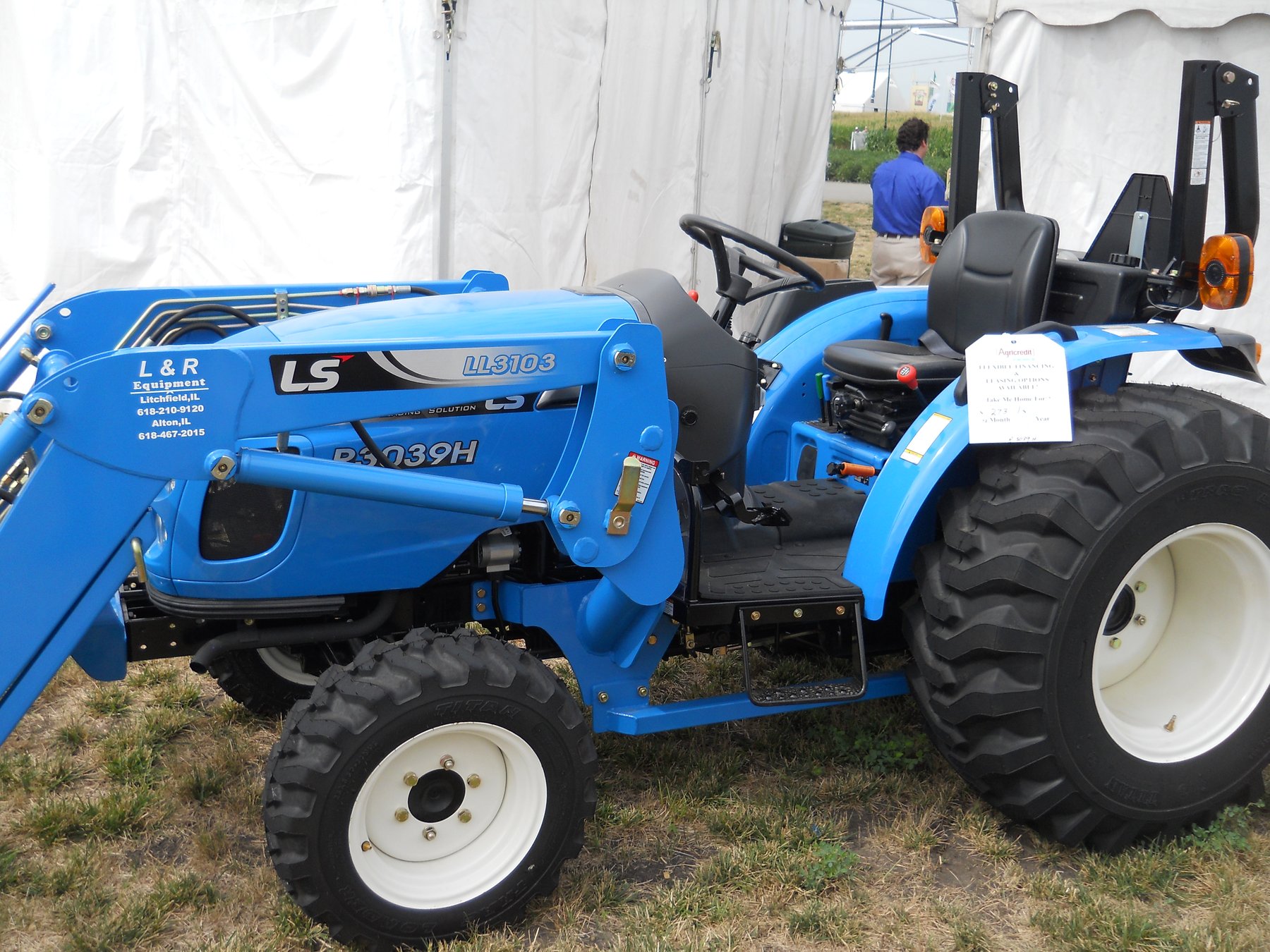 Tractor LS R3039H