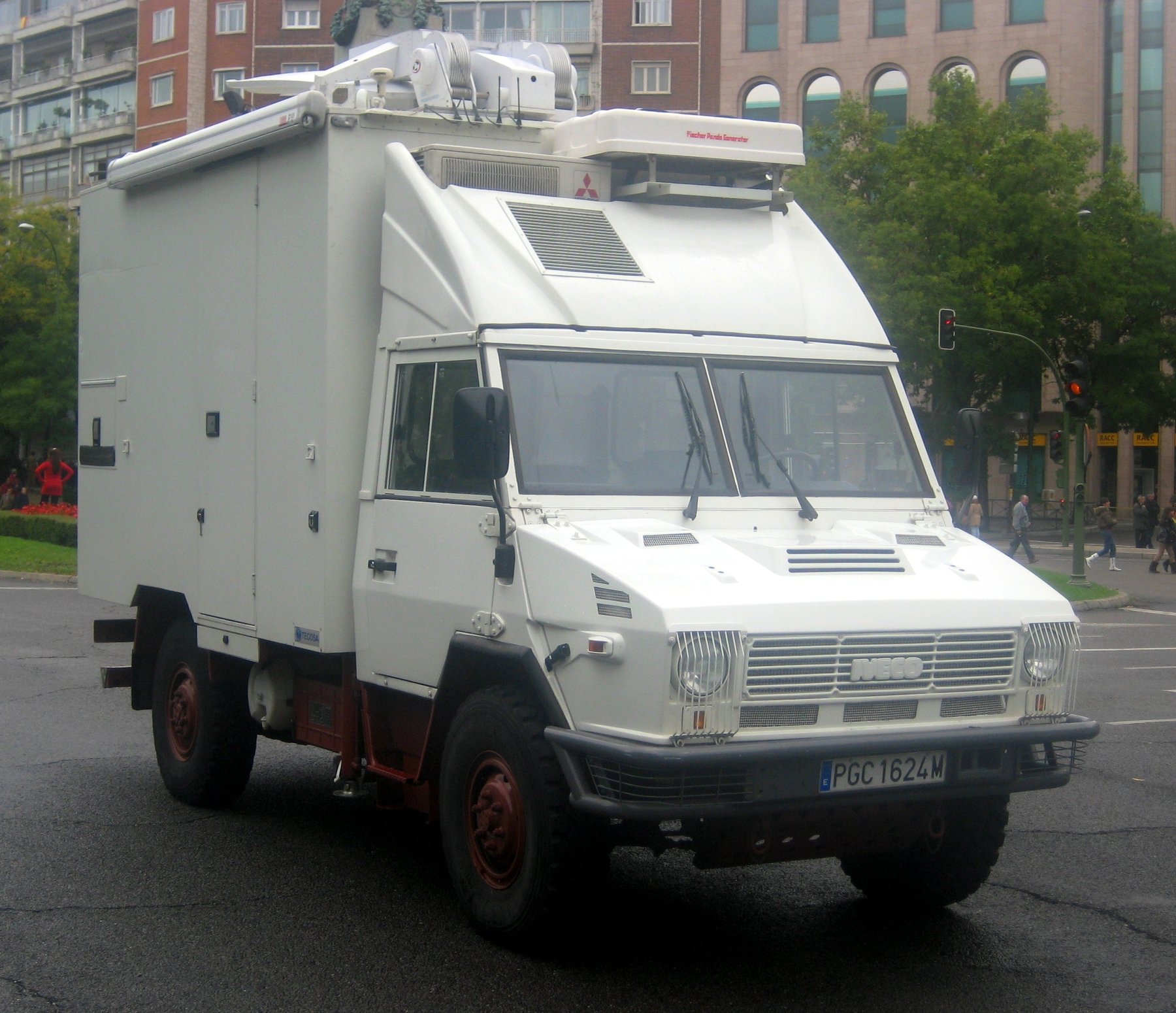 Truck Iveco 40E12-VAN/330