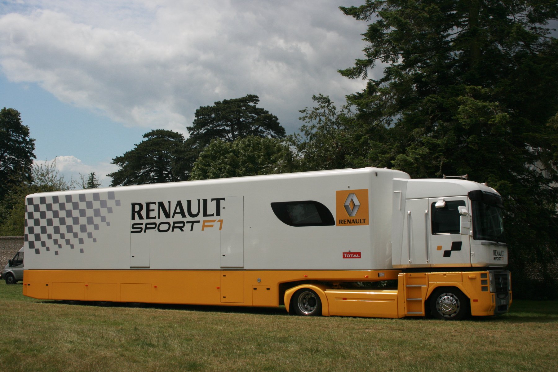 Van Renault HORSELIMO-1
