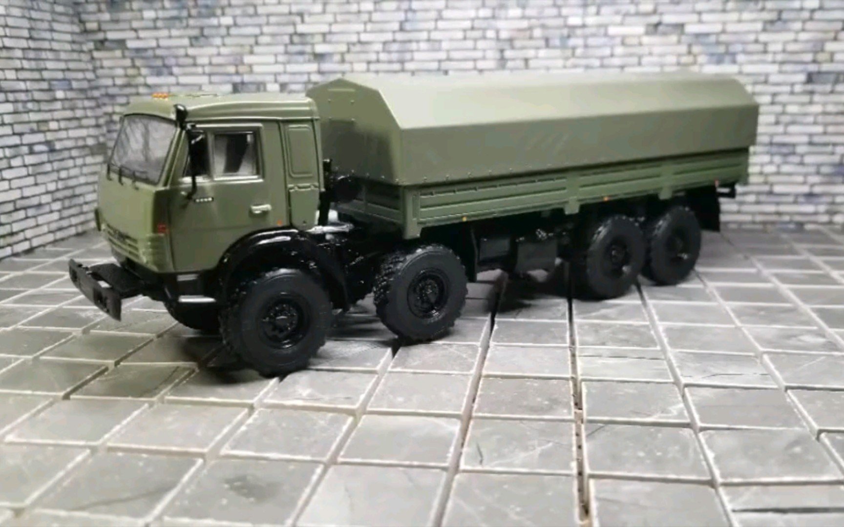 Samochód ciężarowy Zil 635050