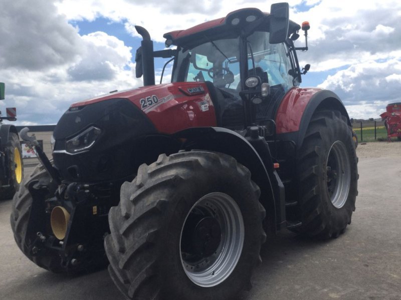 Tractor Case IH OPTUM 250 CVX