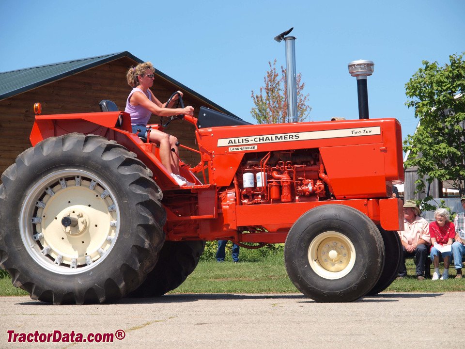 Tractor Allis Chalmers 210