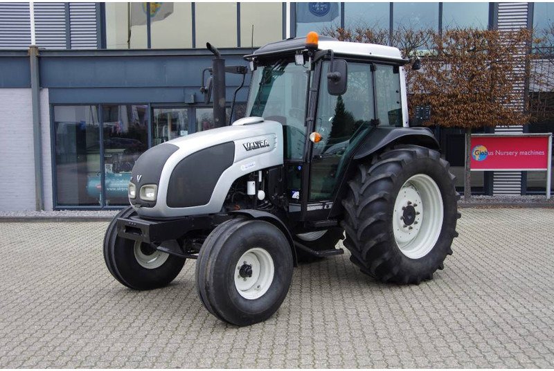 Tractor Valtra A82