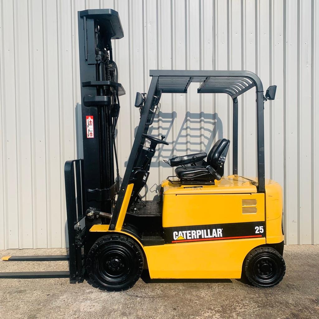 Electric forklifts CAT Lift Trucks EP25K PAC