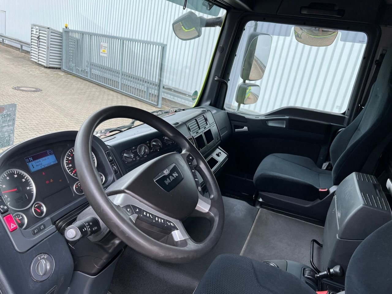 Lastwagen MAN TGL 10.220 4X2BL