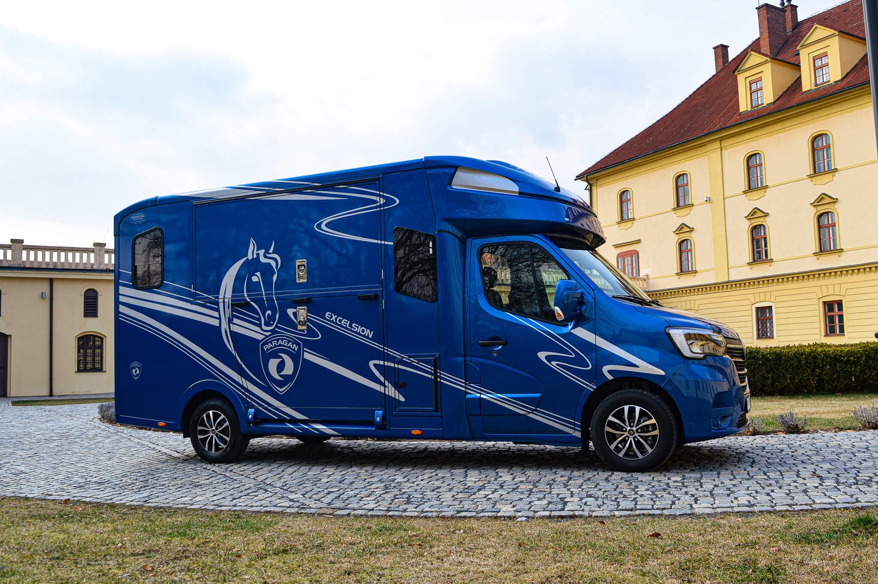 Van Paragan Horseboxes EXCELSION 5 XL