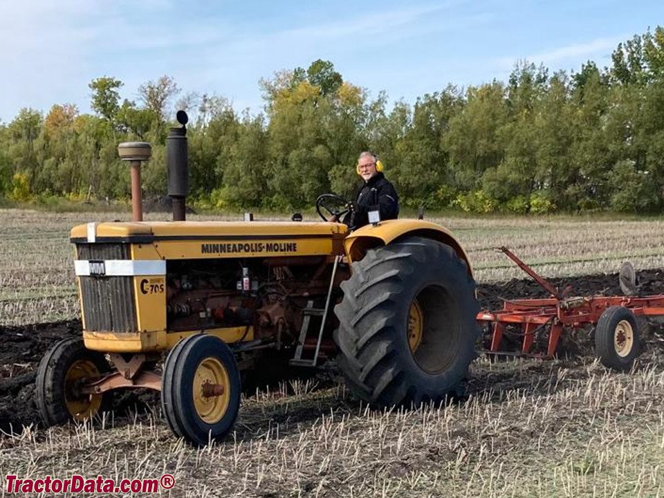 Tractor Minneapolis Moline G-705