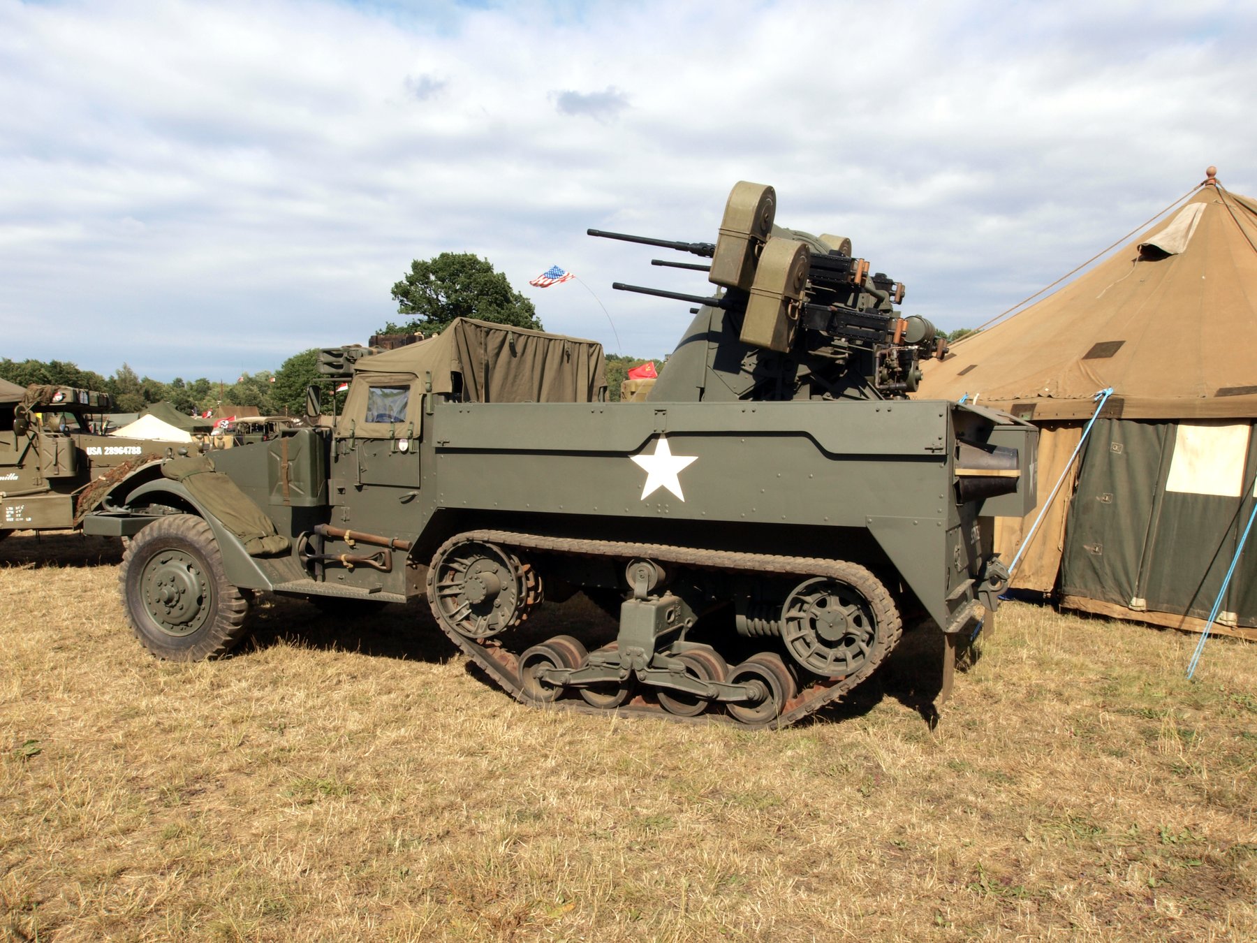 Truck White M16/HALFTRACK
