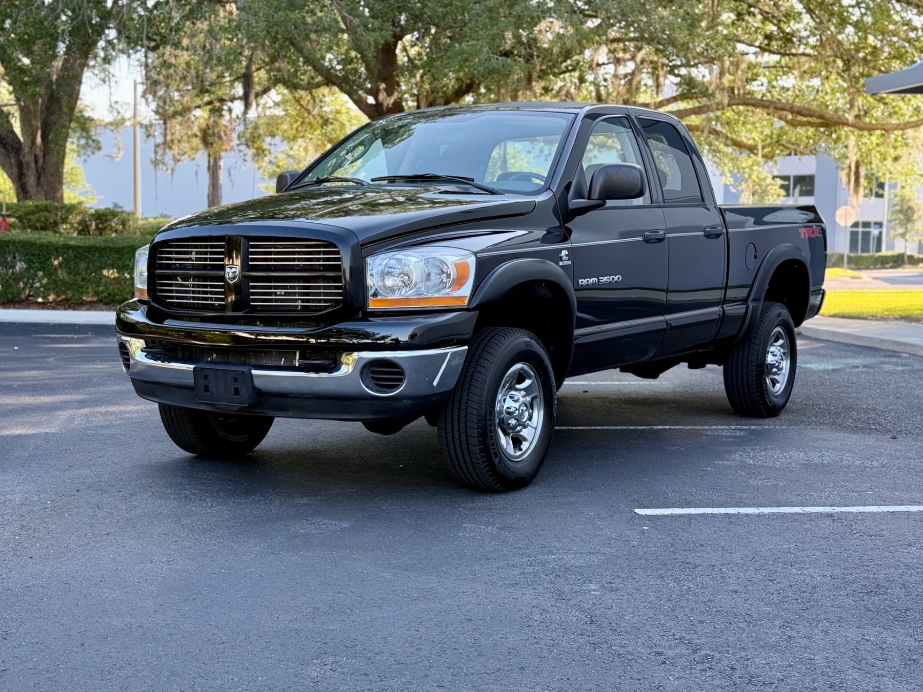 Truck Dodge RAM 3500 4X4 SLT-MF33C/393