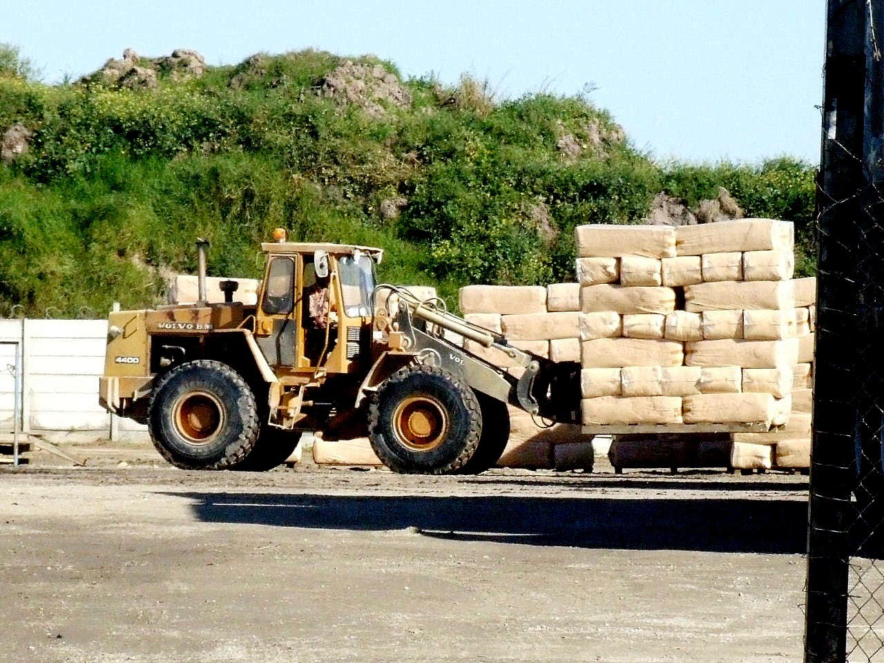 Volvo 4400