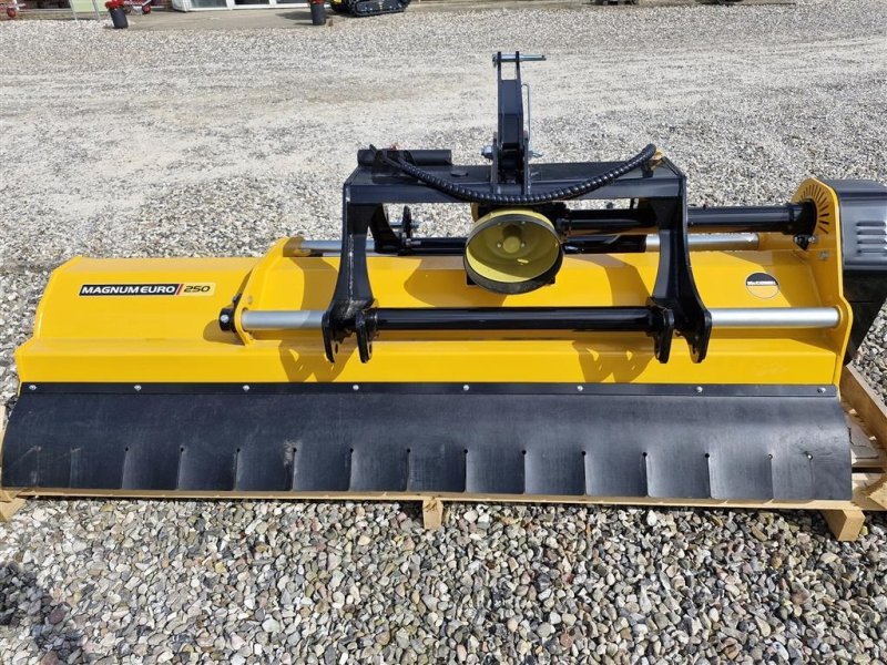 Excavator attachments McConnel Magnum Euro Open