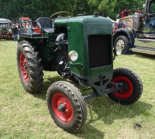 Tractor Brandenburger Traktorenwerke RS03 („Aktivist“)