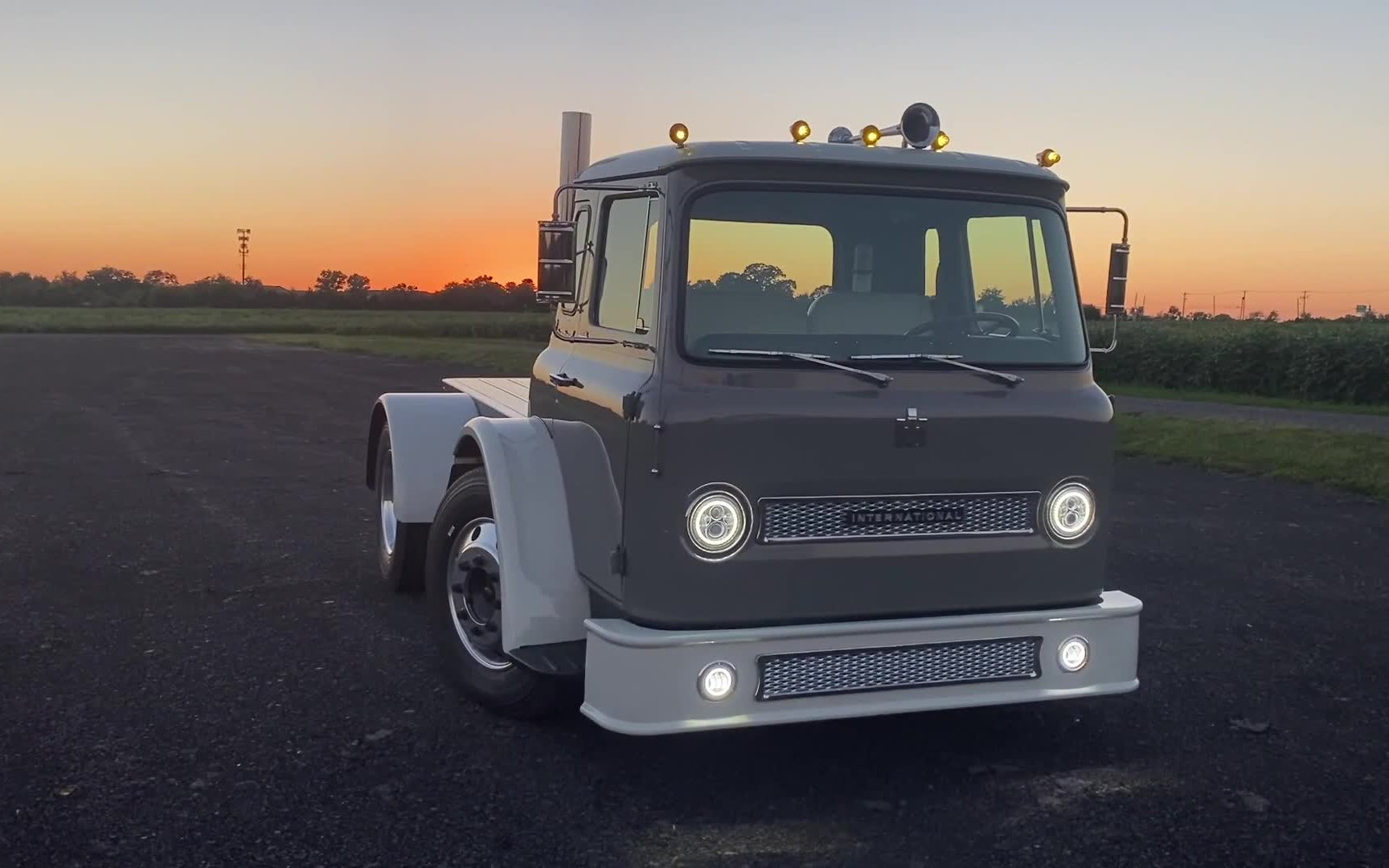 Lastwagen International CO-1850B