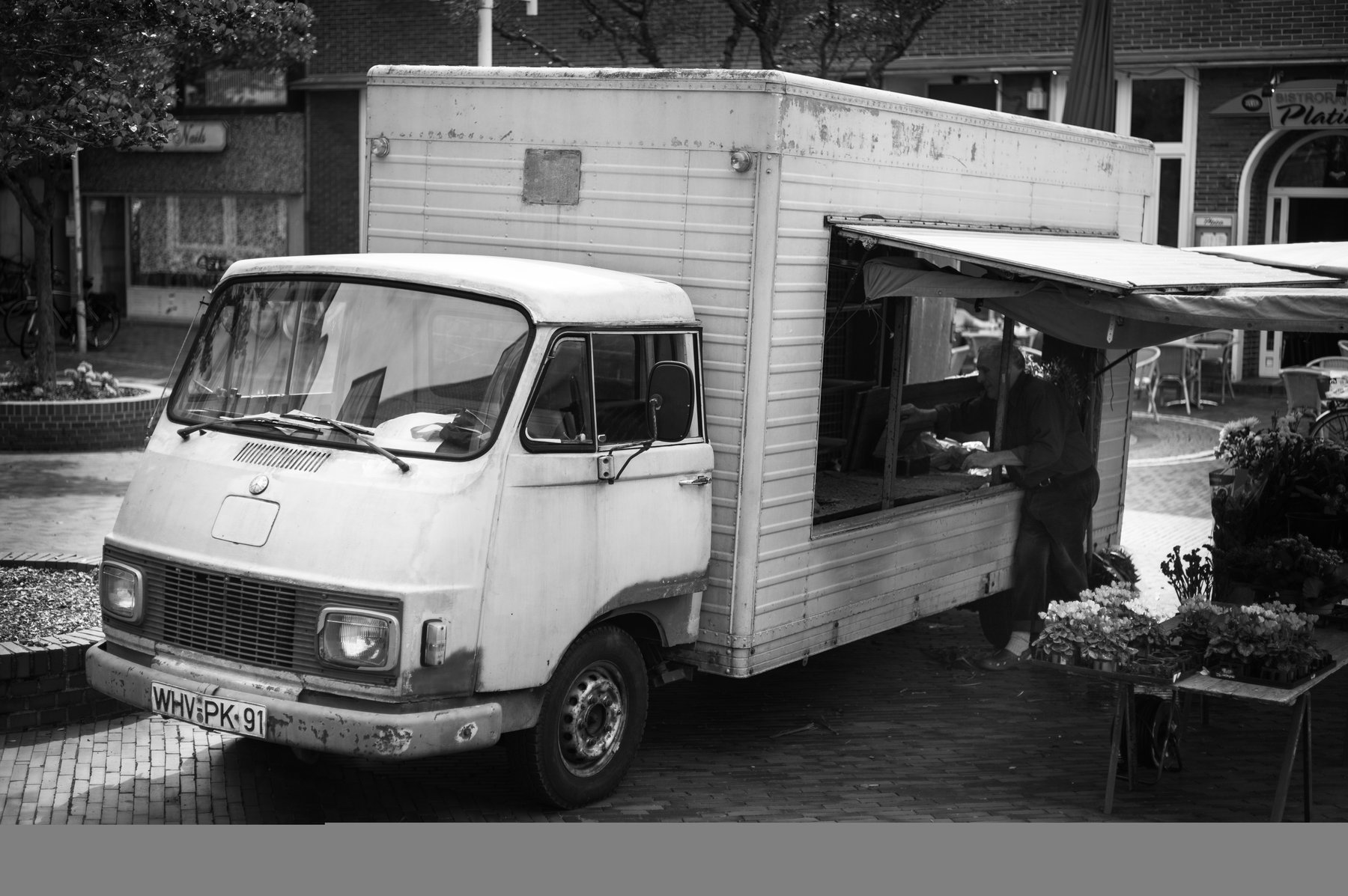 Van Mercedes Benz L207