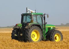 John Deere 6910