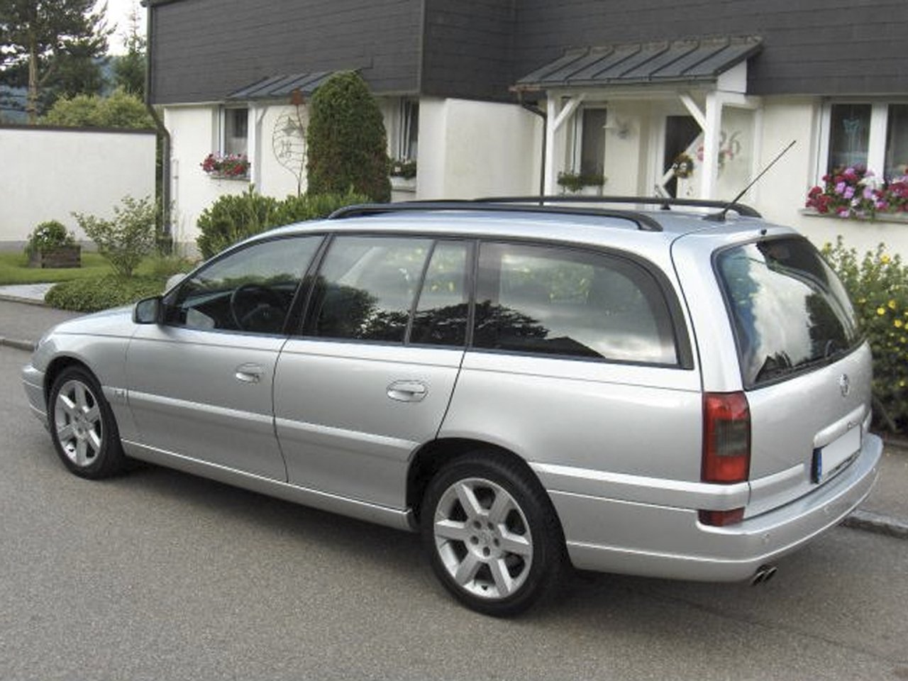 Van Opel 5D OMEGA CARAVAN 2.5DT-VB-35/273