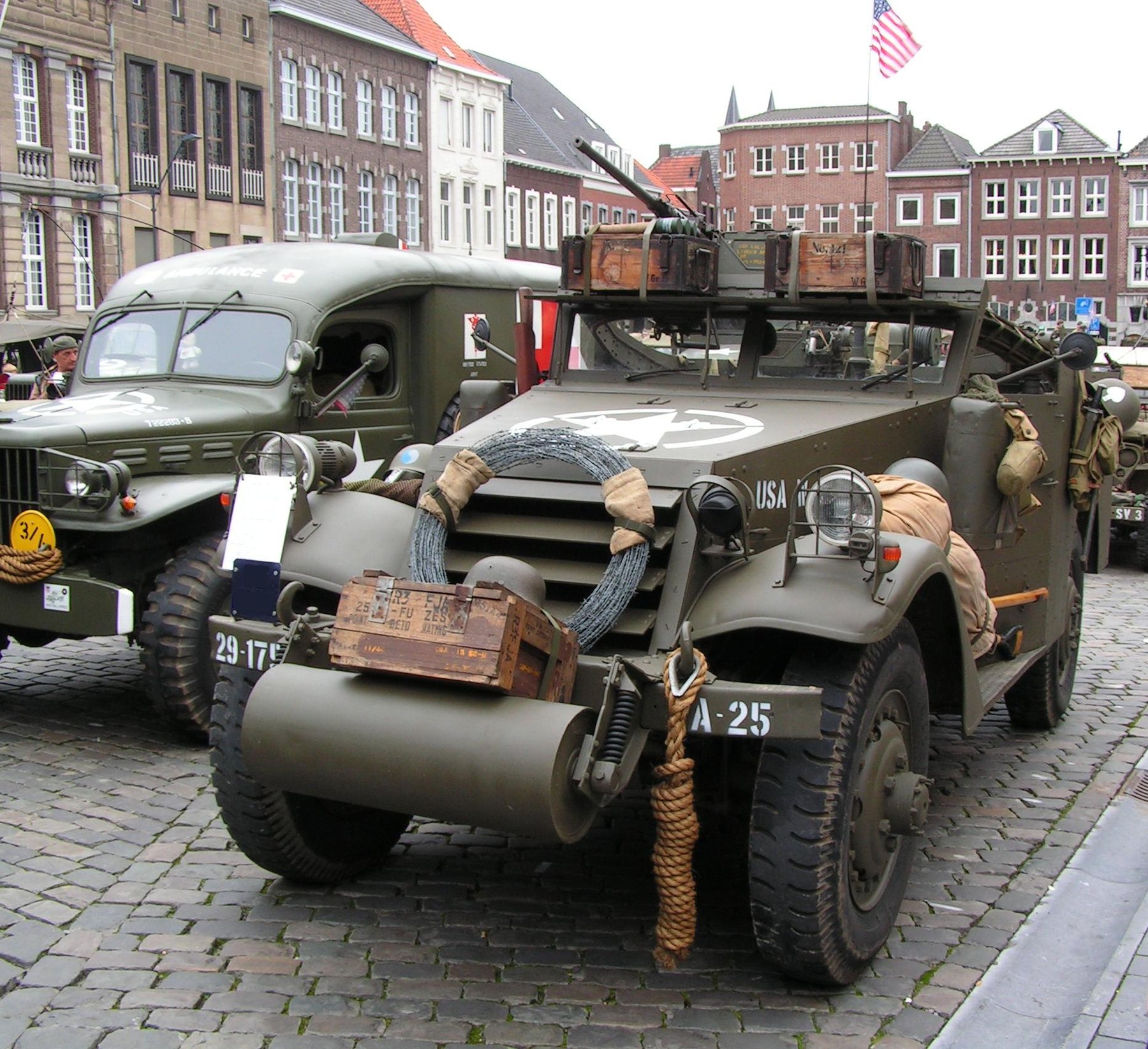 Truck White SCOUT CAR M3