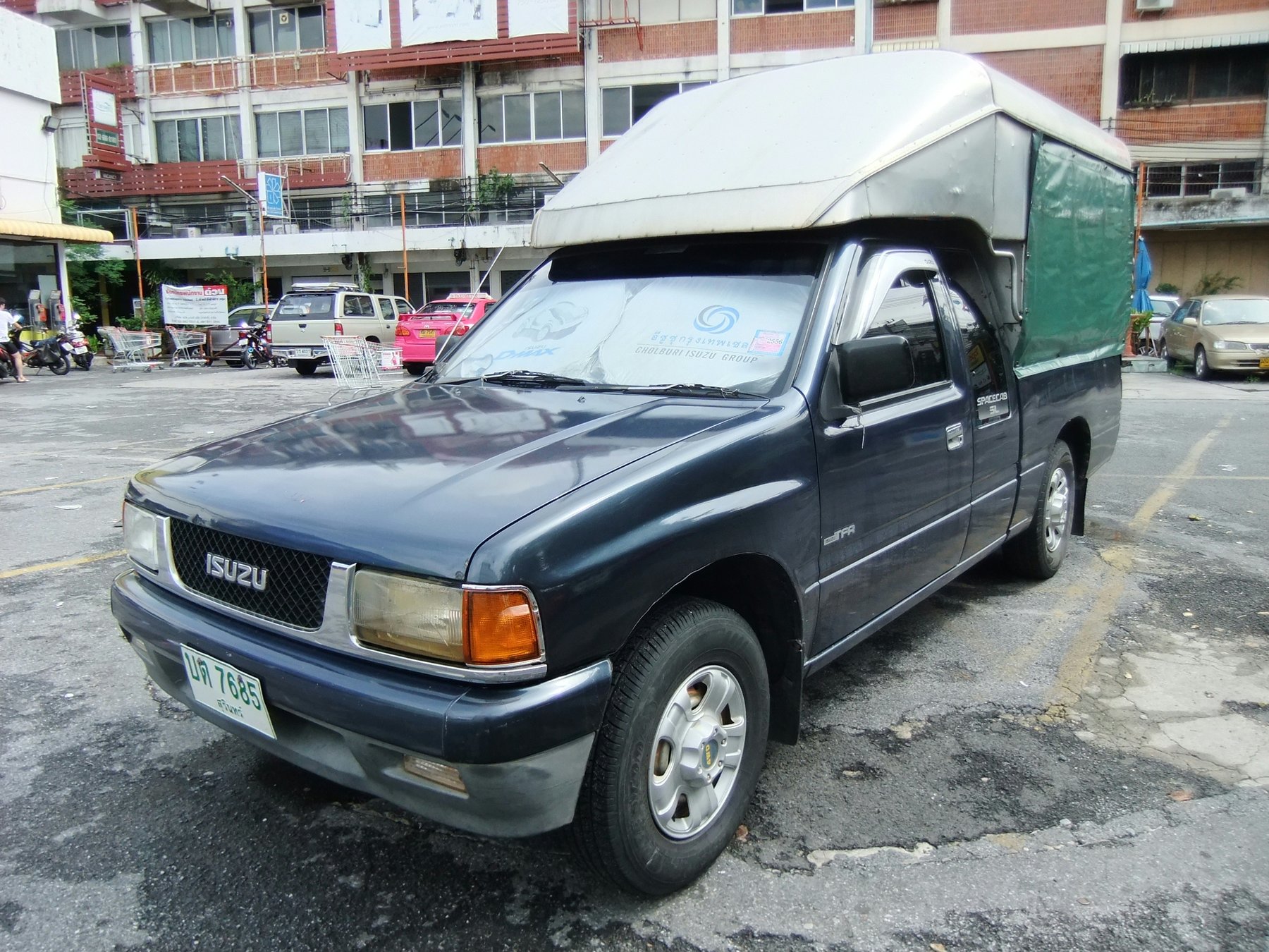 Van Isuzu TFR