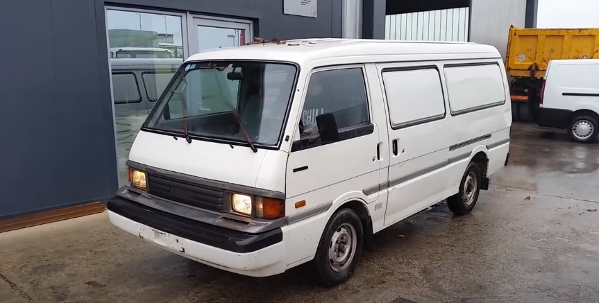 Transporter Mazda E 2200
