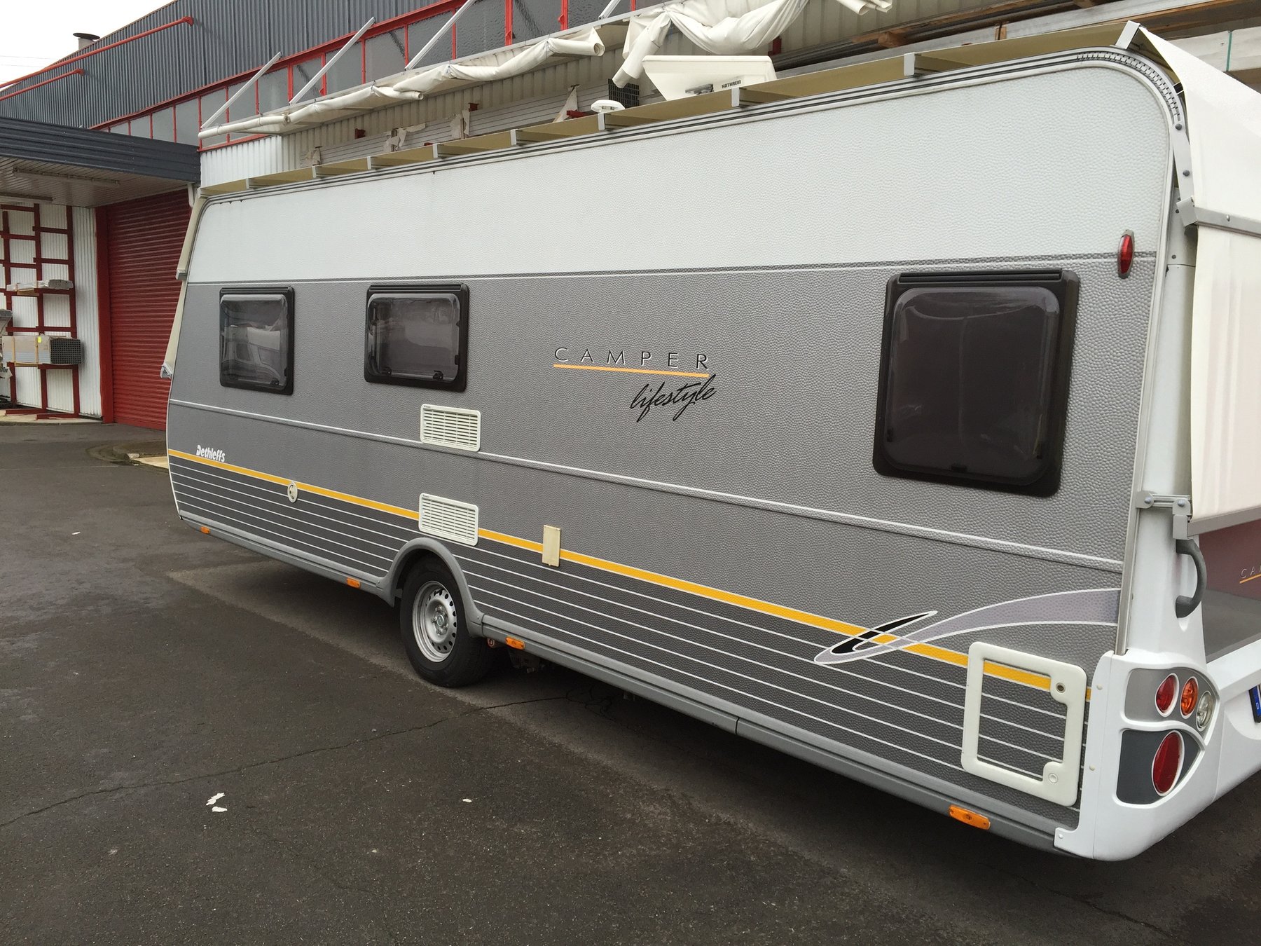 Trailer WARU -