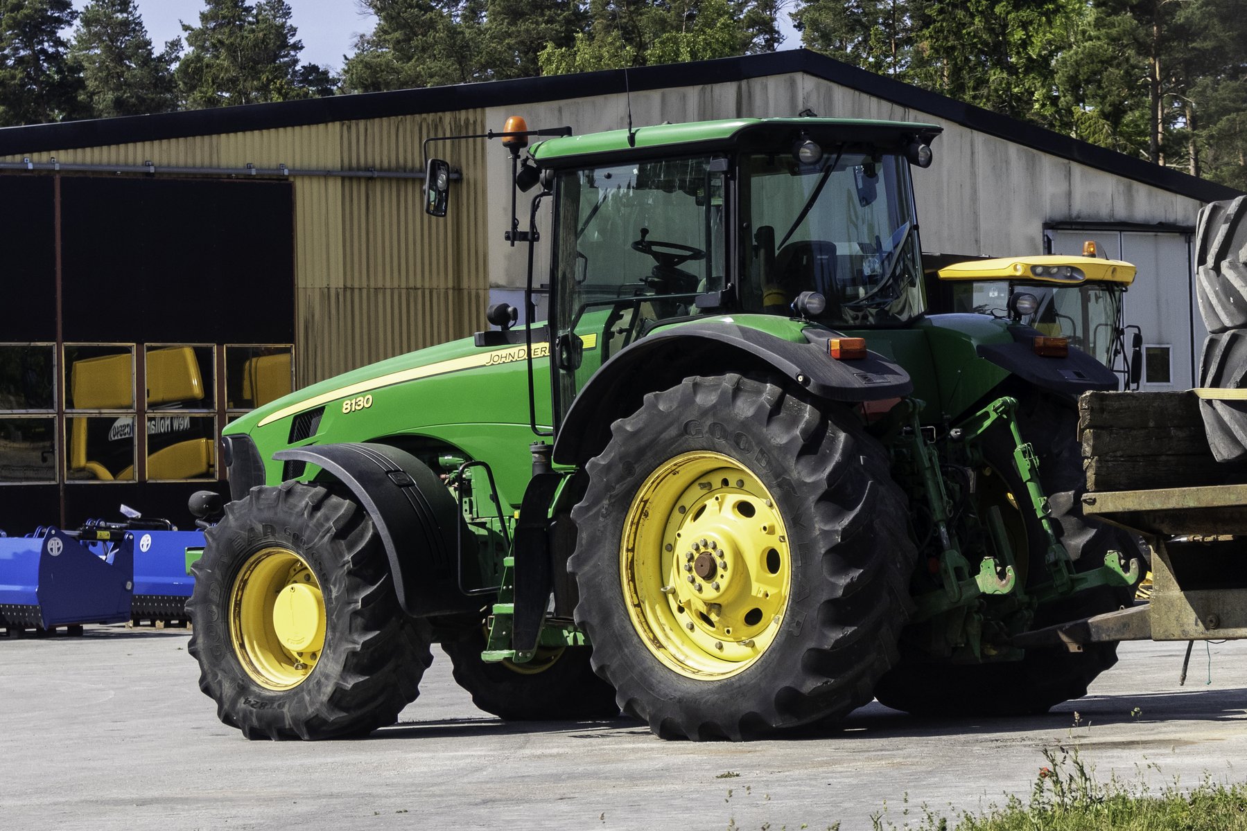 Tractor John Deere 8130 180 PTO hp 2WD