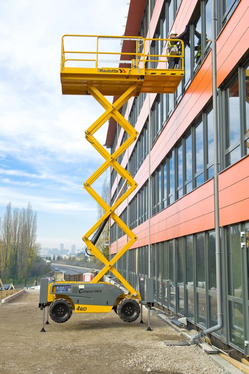 Aerial work platforms Haulotte Compact 2668 RTE