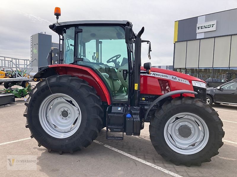 Tractor Massey Ferguson MF 5711M