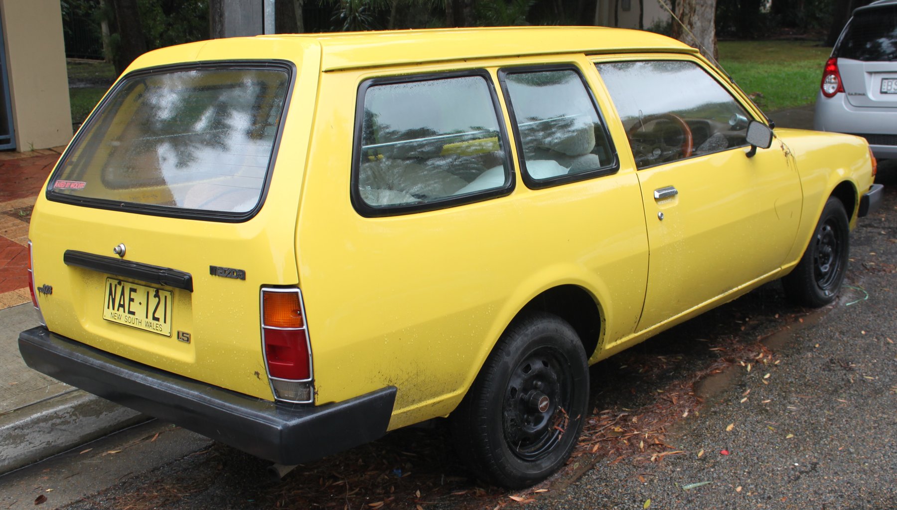 Van Mazda 323 1.5 VAN