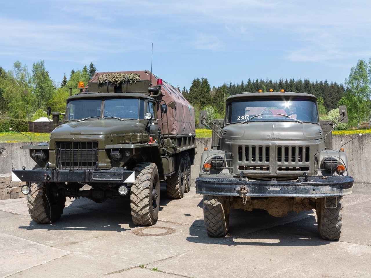 Lastwagen Zil 375 A