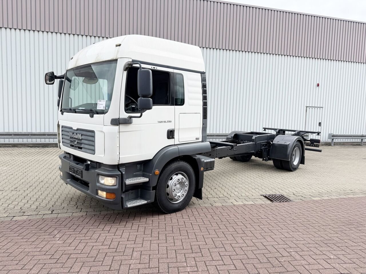 MAN 18.330 4X4 BL
