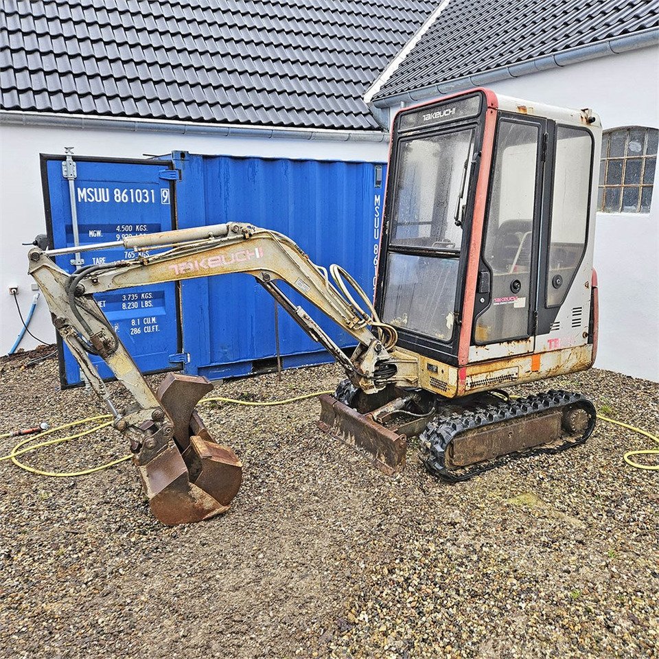 Maszyna Takeuchi TB015