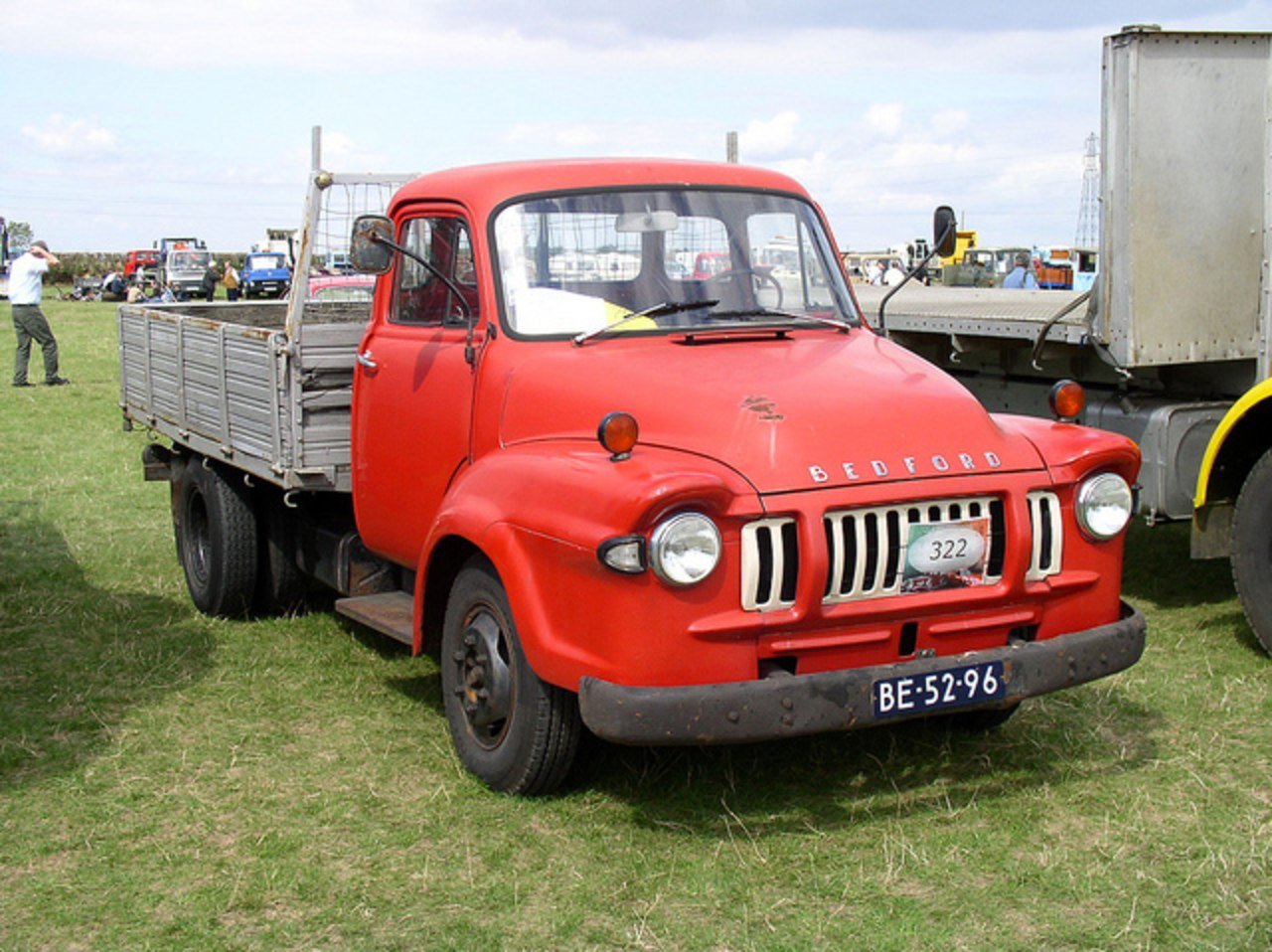 Lastwagen Bedford J2C2-H